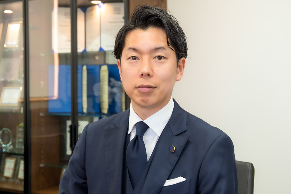 代表取締役榊󠄀 泰知